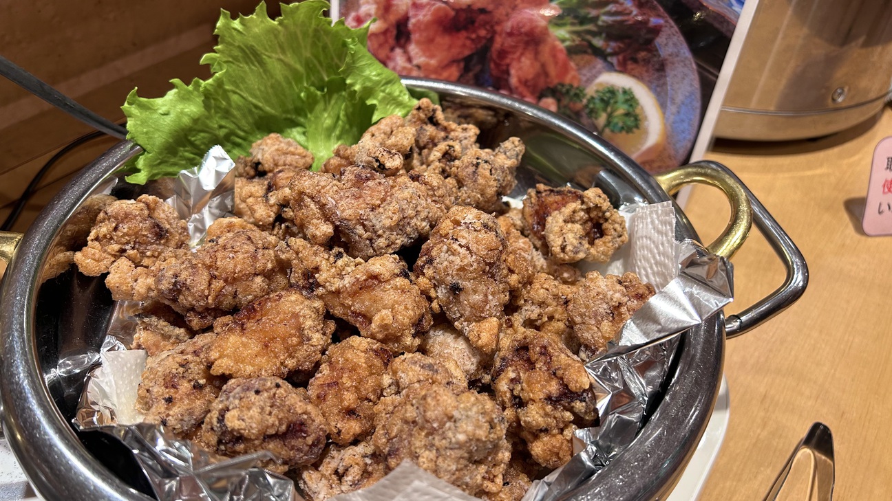日替りおすすめコーナー朝食調理（例）みつせ鶏手作りから揚げ