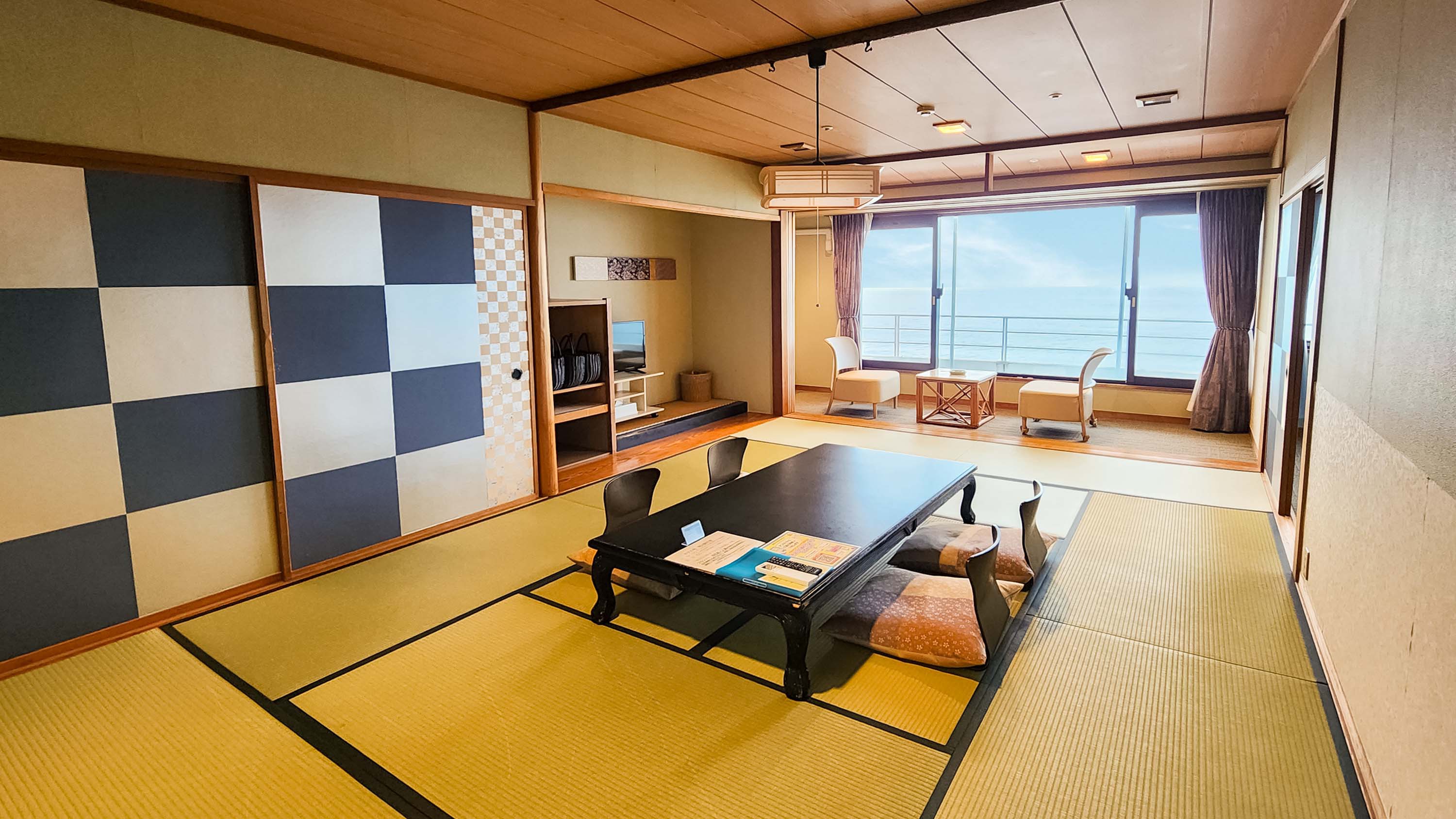 和洋室ツインベッド＋和室12.5畳の寛ぎのお部屋