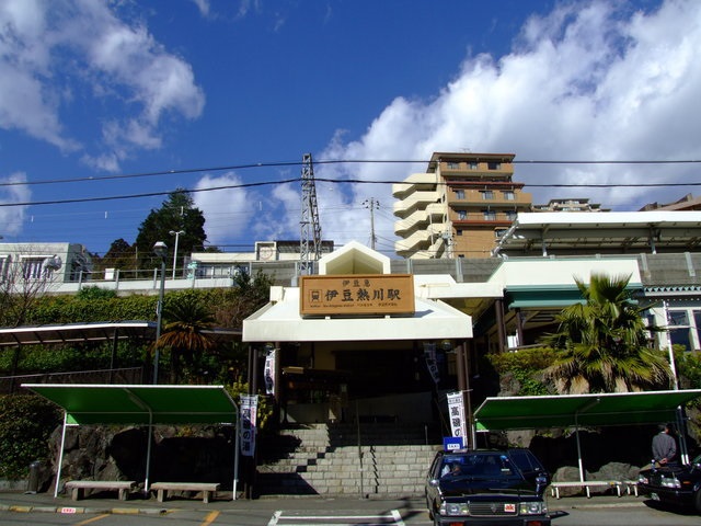 伊豆急行線・伊豆熱川駅からホテルまで徒歩約5分です。