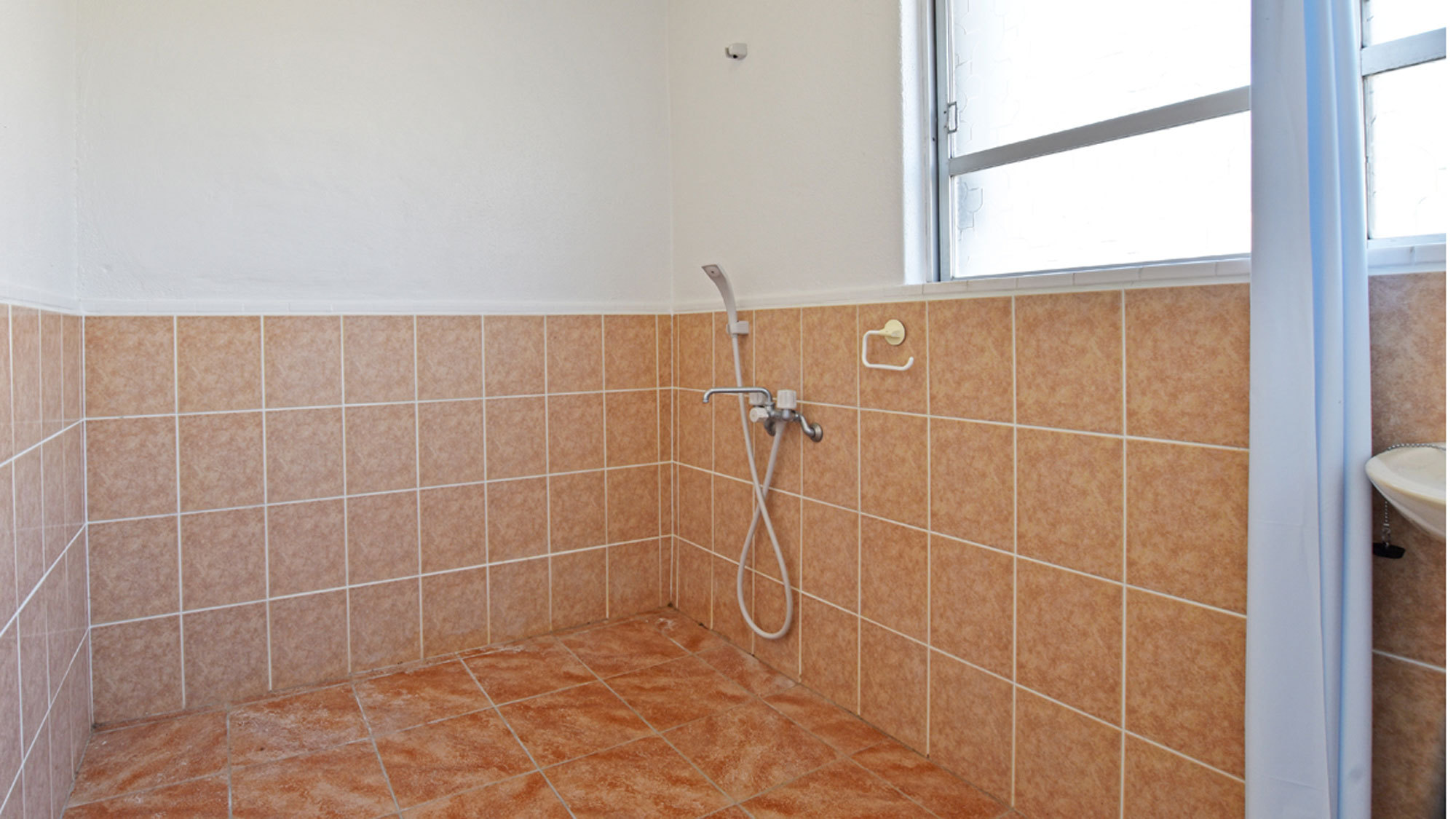 【シャワールーム】バスタブがない分、広々スペースで使いやすいシャワールーム