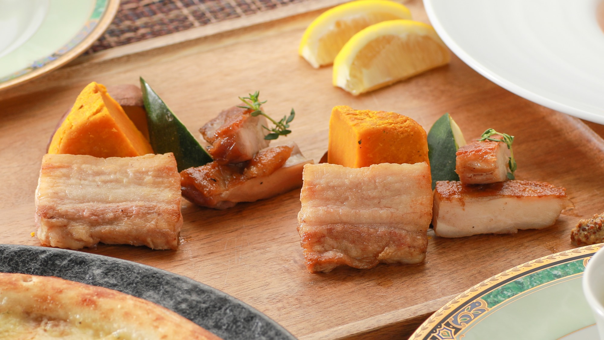 *夕食（イタリアンスタンダード）／メインの肉料理は鶏肉・豚肉をご提供いたします。
