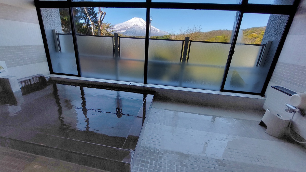 *大浴場／富士山を眺めながらの入浴は至福のひととき。アクティビティや旅行疲れも吹き飛びます！