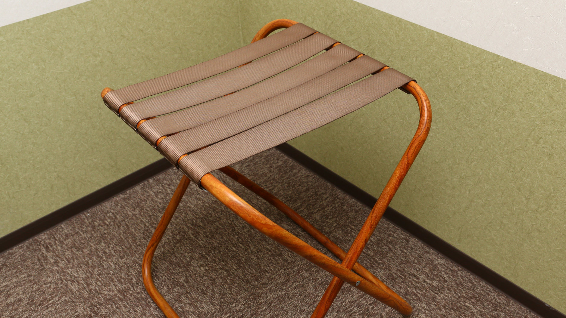 【客室】荷物置台