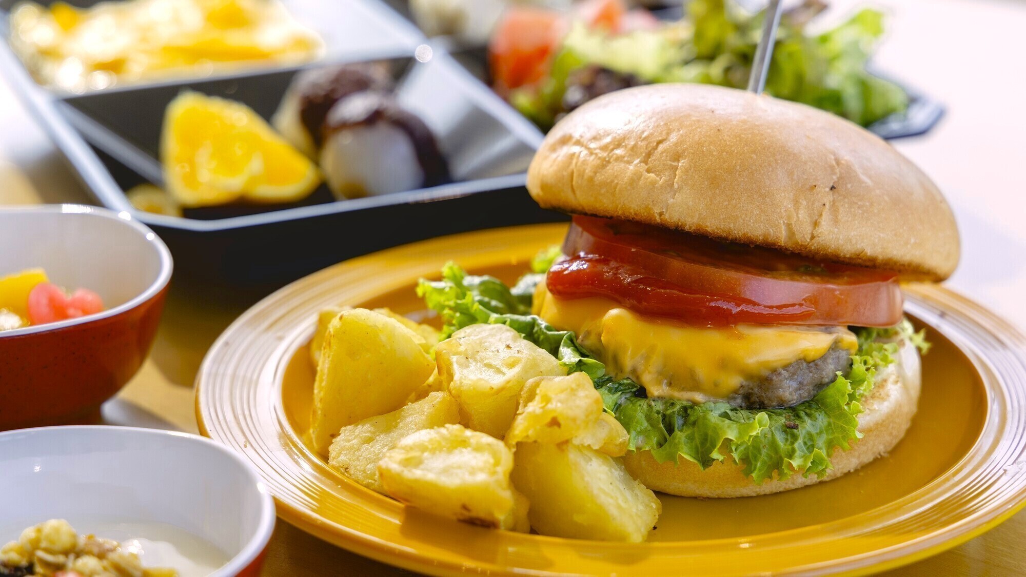 【朝食】能登牛・能登豚を使ったハンバーガー