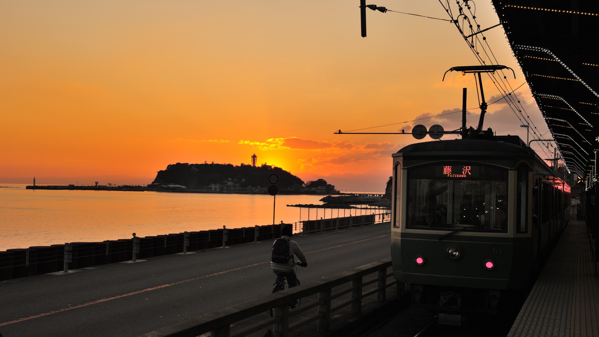 *【江ノ島】ホテルから車で約20分、最寄り駅の由比ヶ浜駅〜江ノ島駅までは約25分です。