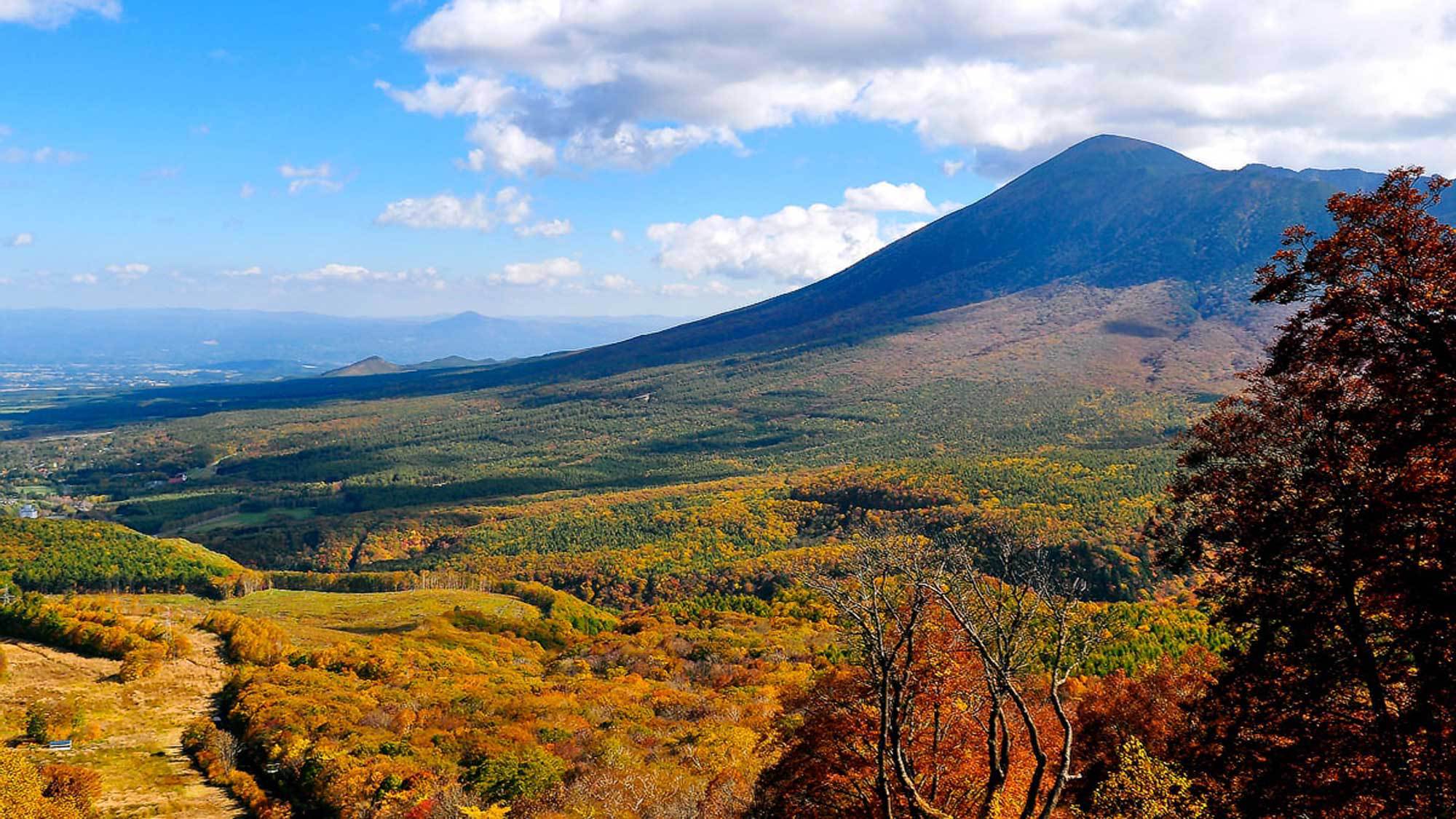 【周辺・八幡平】秋の岩手山。珠海ライン・下倉スキー場付近から