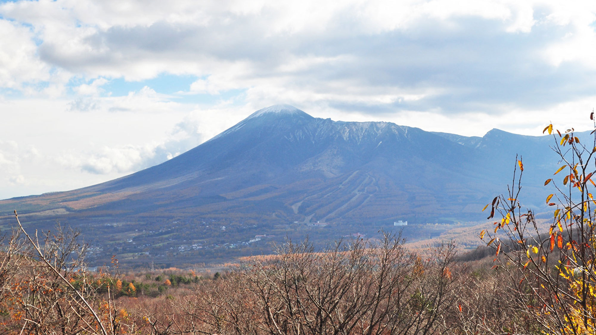 【周辺・八幡平】秋・アスピーテラインから望む岩手山