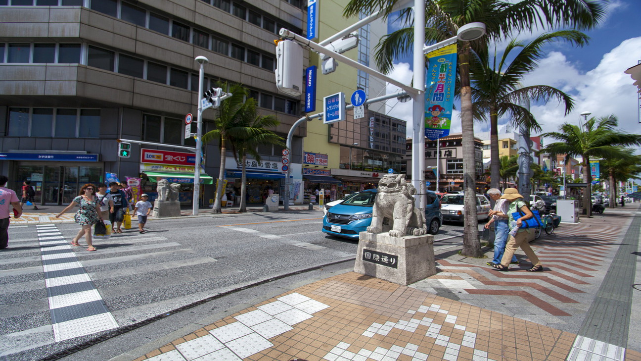 【国際通り】ホテルから徒歩15分！沖縄の定番観光地まで徒歩圏内♪