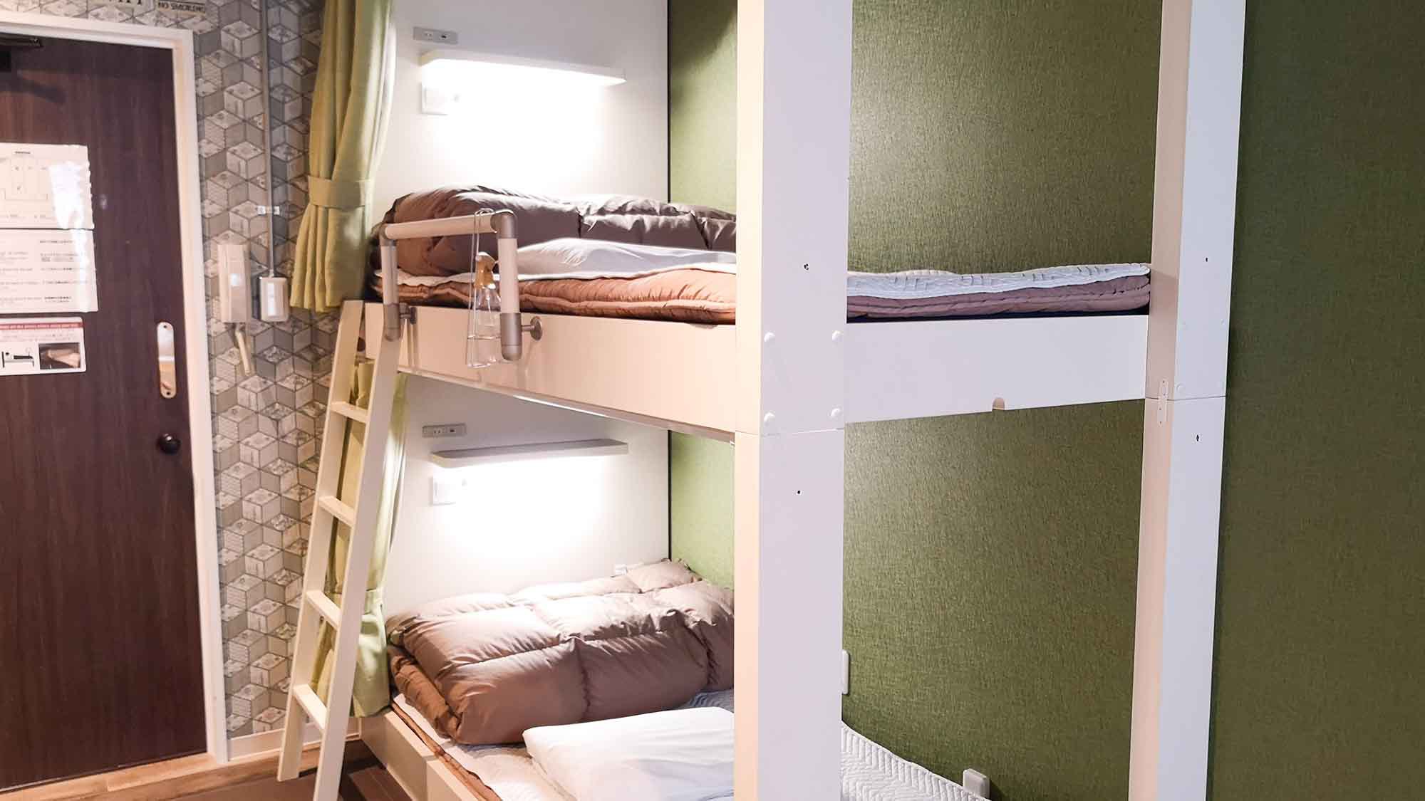 ・【個室】3人部屋／二段ベッド1台＋エキストラ布団1セット