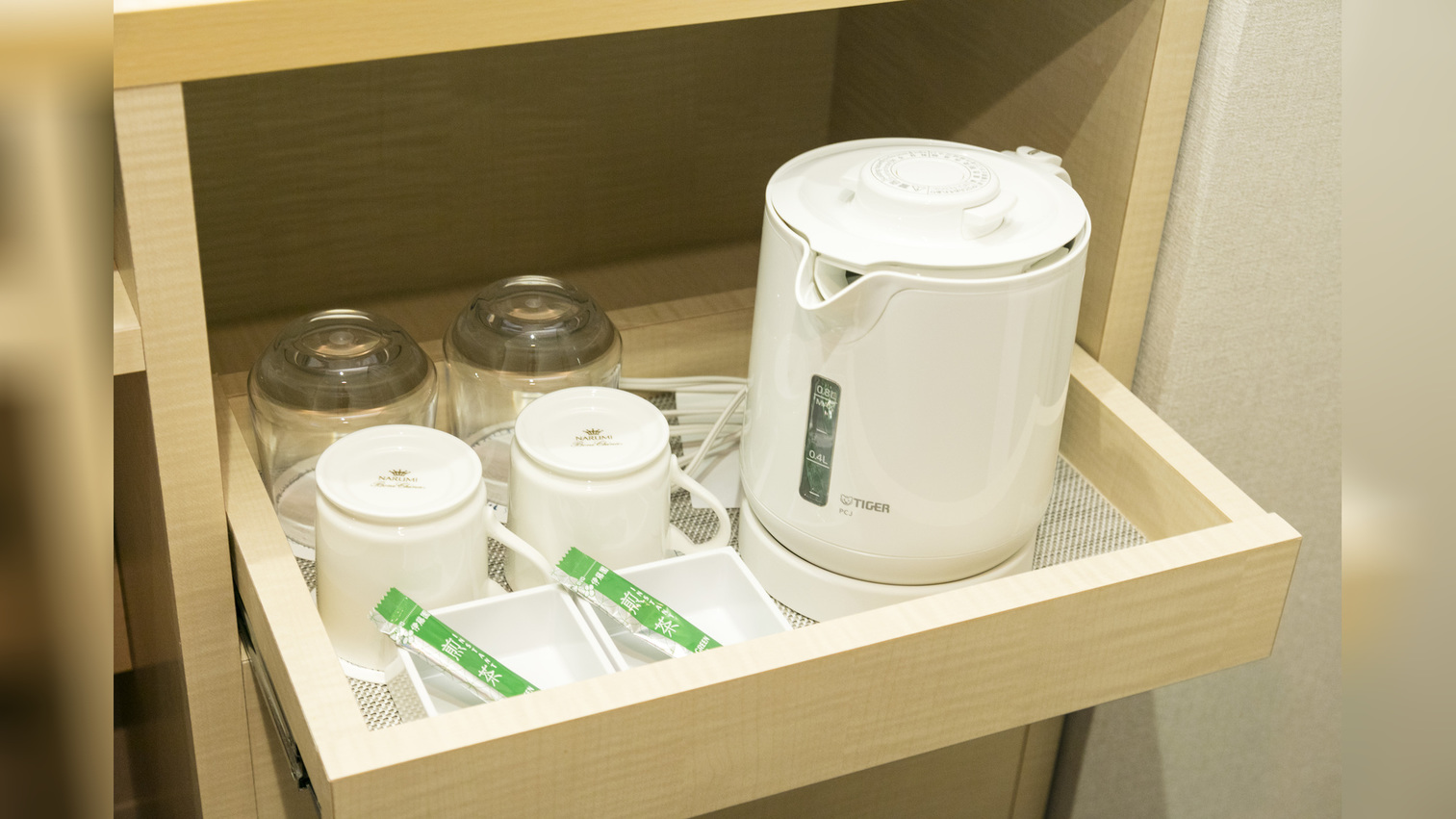 電気ケトル、茶器類