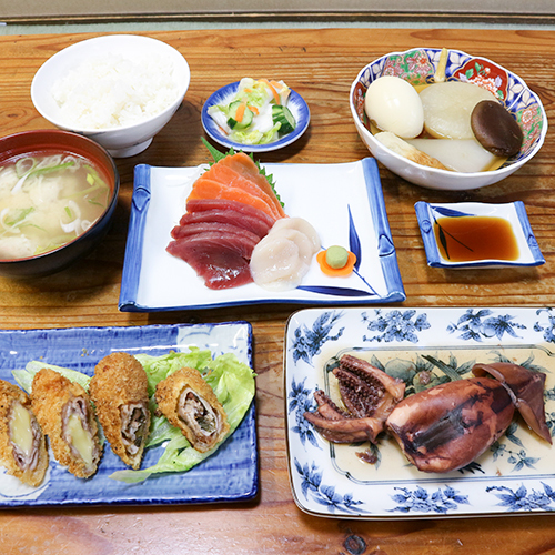 *夕食／ボリュームたっぷりのお料理は北海道の食材も楽しめます。