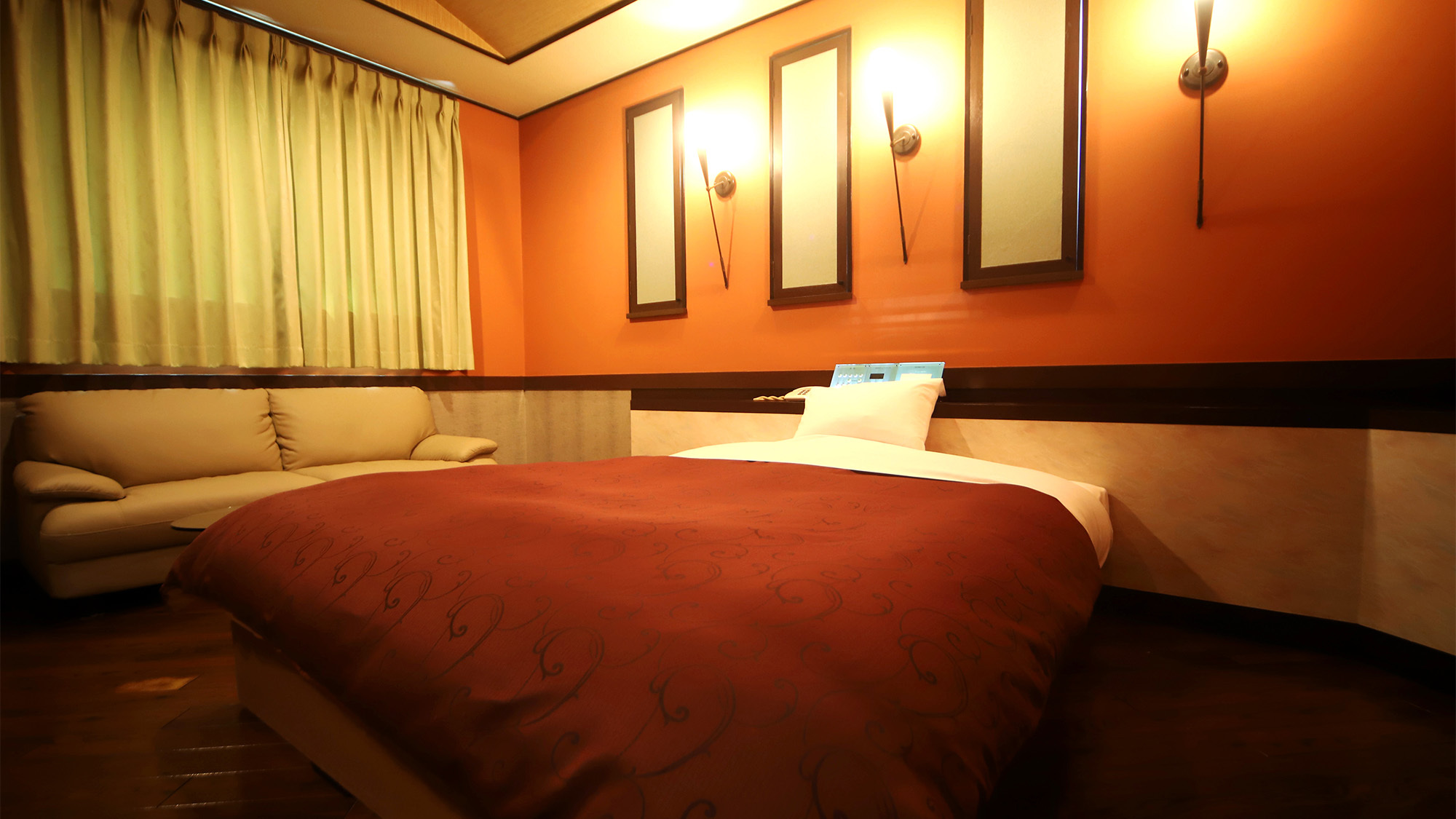 ・お部屋一例スタンダードルームクイーンサイズのベッド！