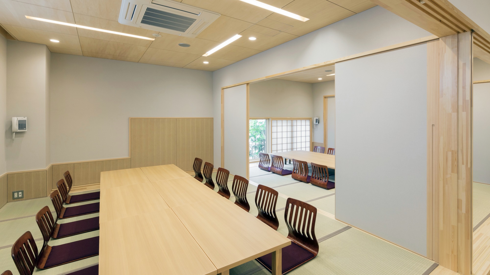 *【交流室】合計32名まで収容可能な交流室