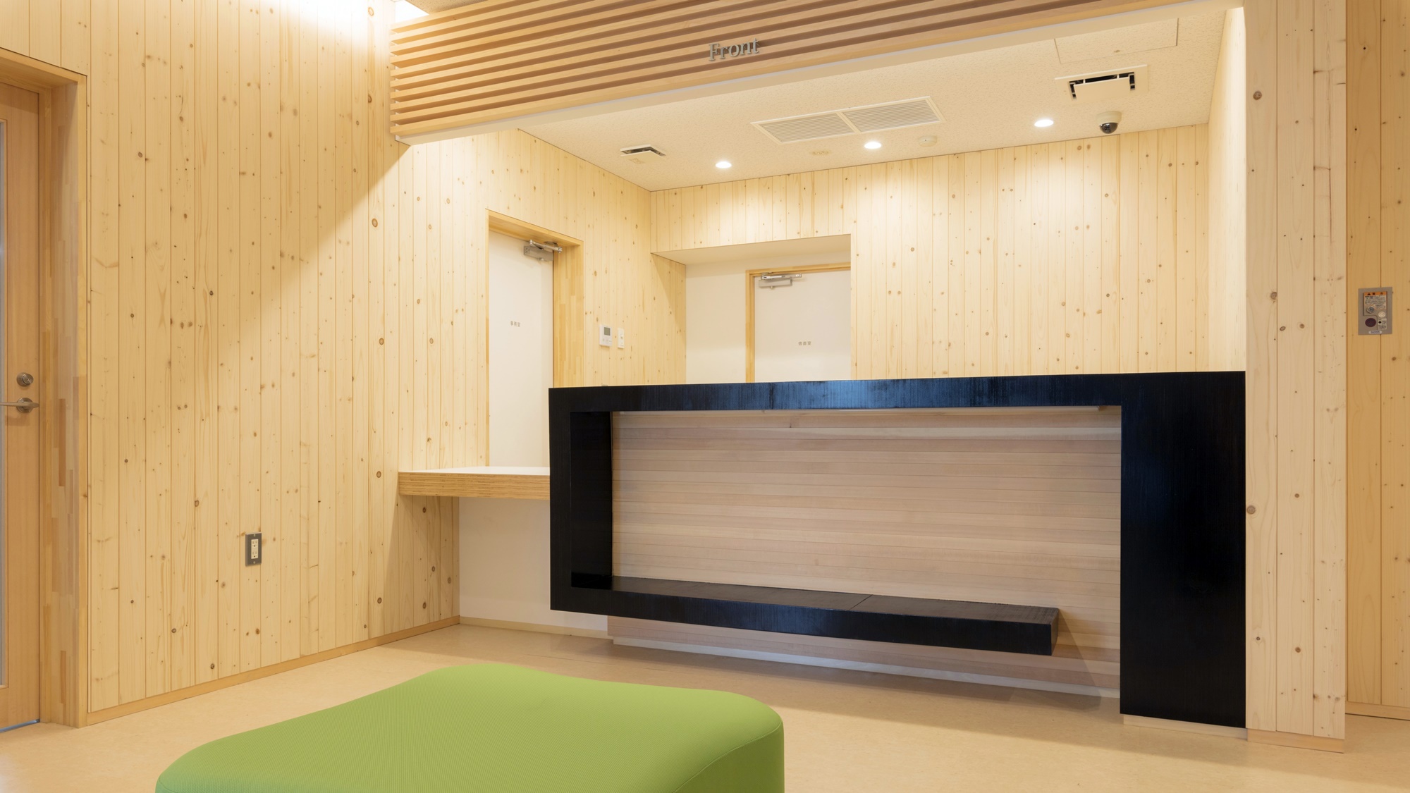 *【フロント】お困りのことがございましたら、お気軽にお声がけください