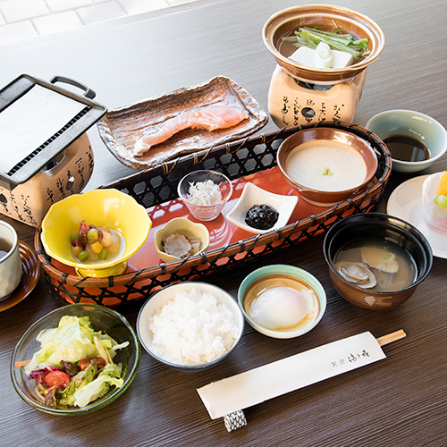 *ご朝食和定食（料理一例）