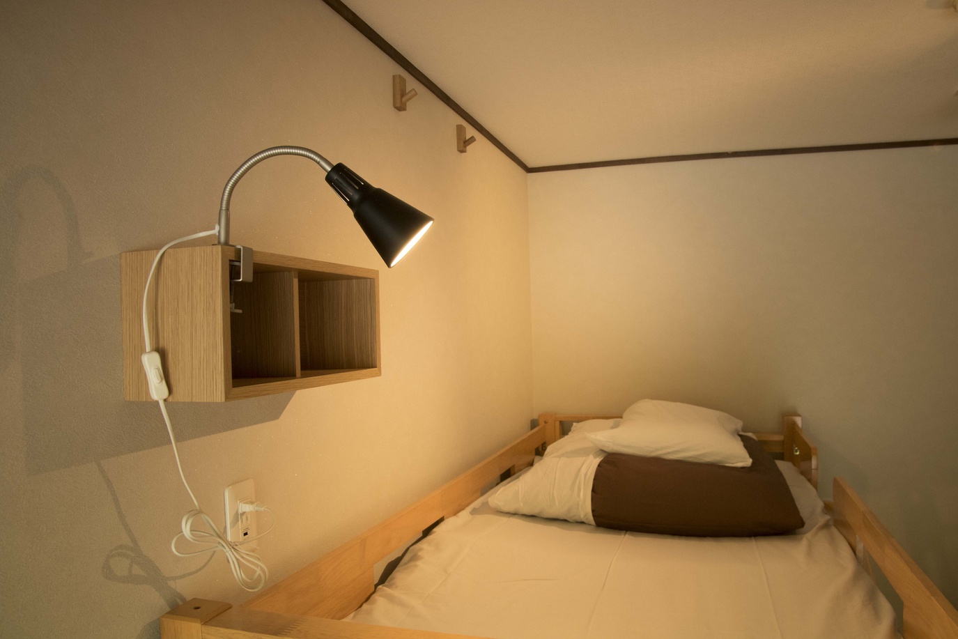 2段ベッド2台付4名様までご宿泊可能な個室・男女共用のドミトリー（4人部屋）