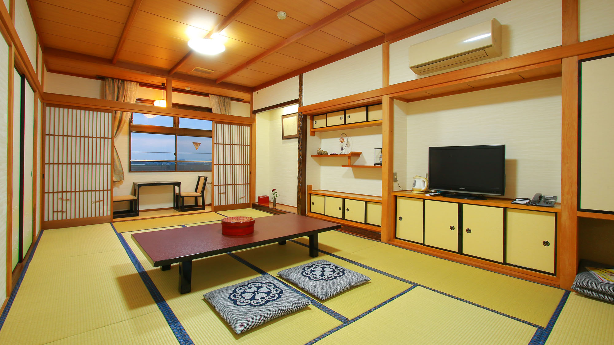朝倉-和室14畳〜ゆったりとした和の空間