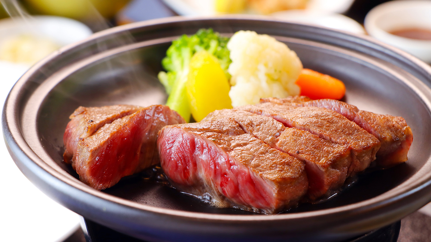焼き加減はお好みでA５ランクの佐賀牛ステーキをご堪能ください
