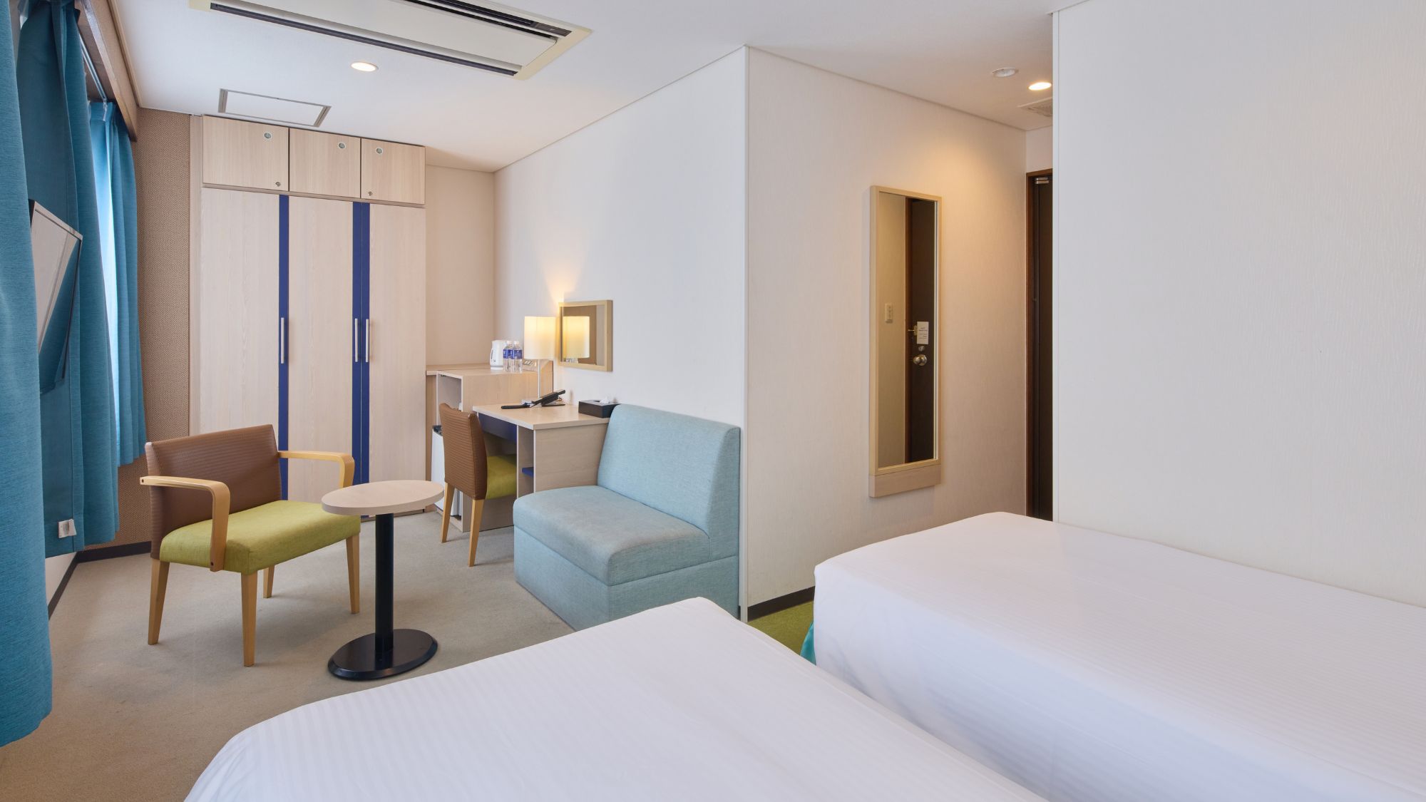 【メインタワー】エコノミーツインルームL字型の空間を活かしたっぷりスペースの洋室