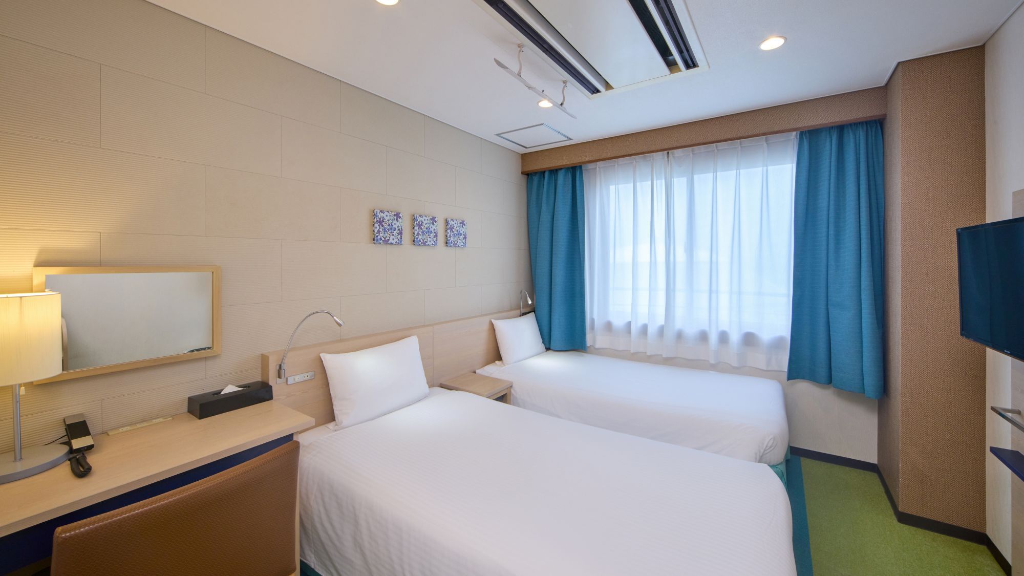 【メインタワー】コンパクトツインルーム 1〜2名様に最適。使い勝手を一番に考えたシンプル