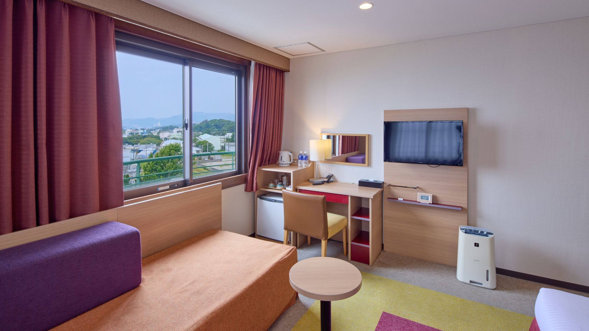 【メインタワー】デラックスオーシャン/名護湾が望めるたっぷりスペースのコーナールーム。