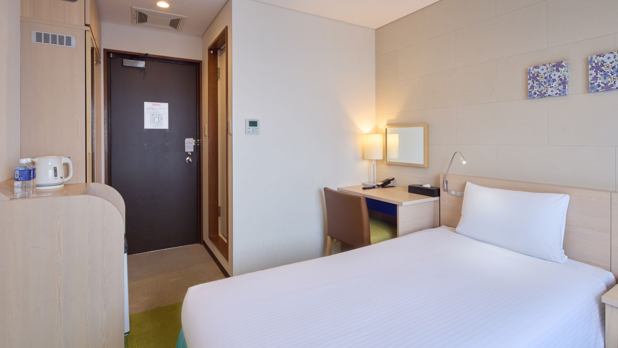 【メインタワー】コンパクトツインルーム 1〜2名様に最適。使い勝手を一番に考えたシンプル