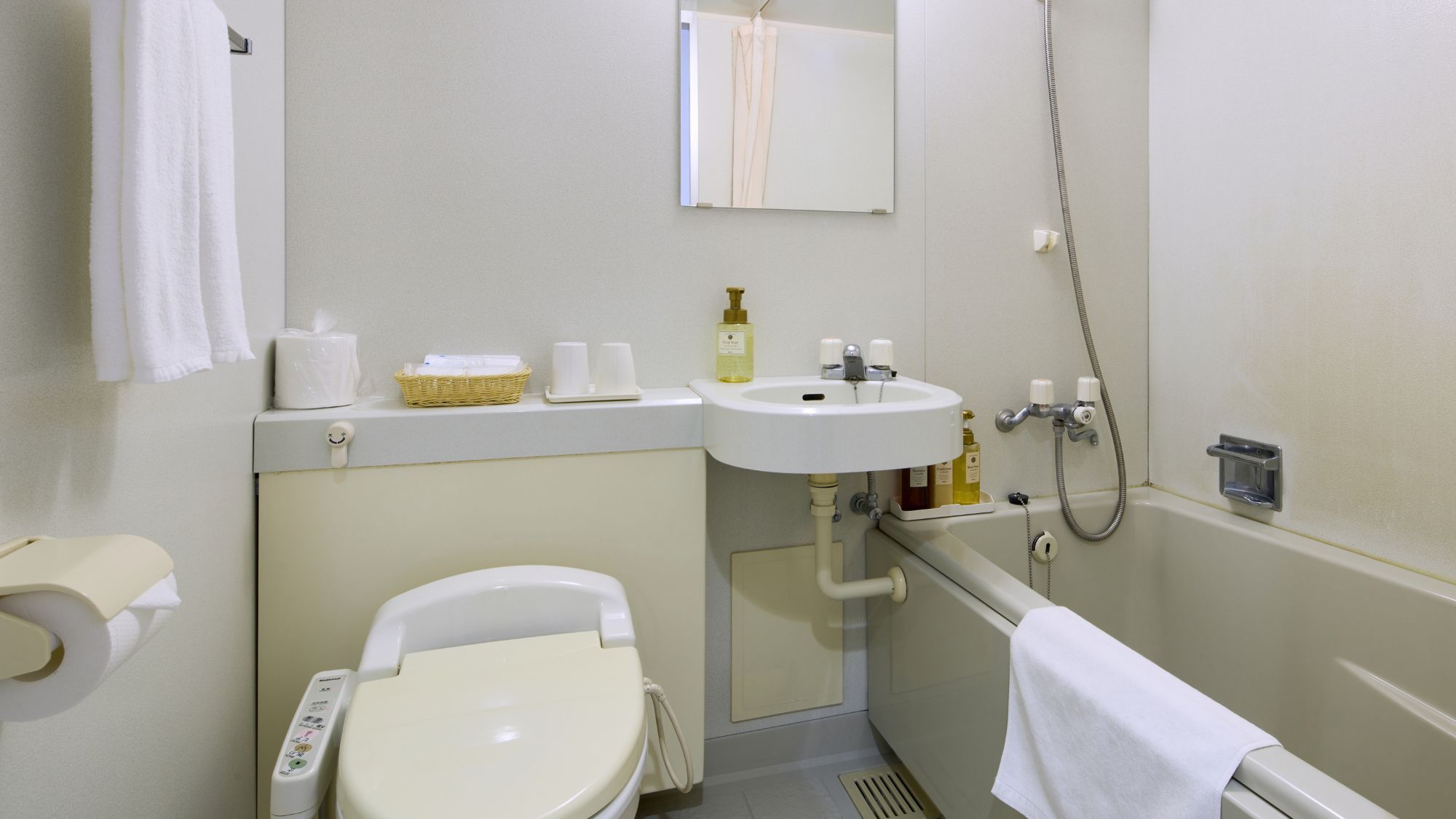 【フィールドパークタワー】スタンダードツインルーム バルコニーを完備したシンプルな洋室。