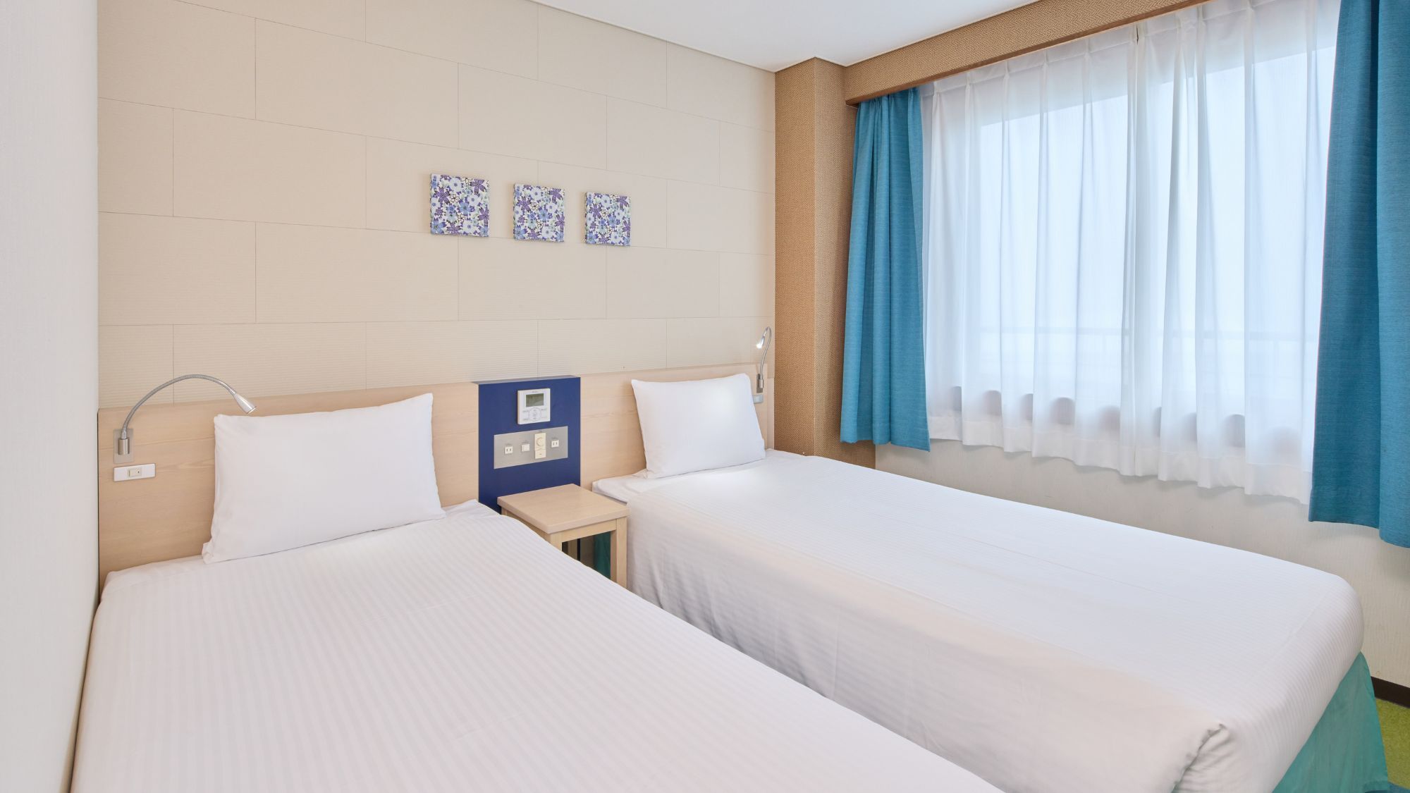 【メインタワー】エコノミーツインルームL字型の空間を活かしたっぷりスペースの洋室