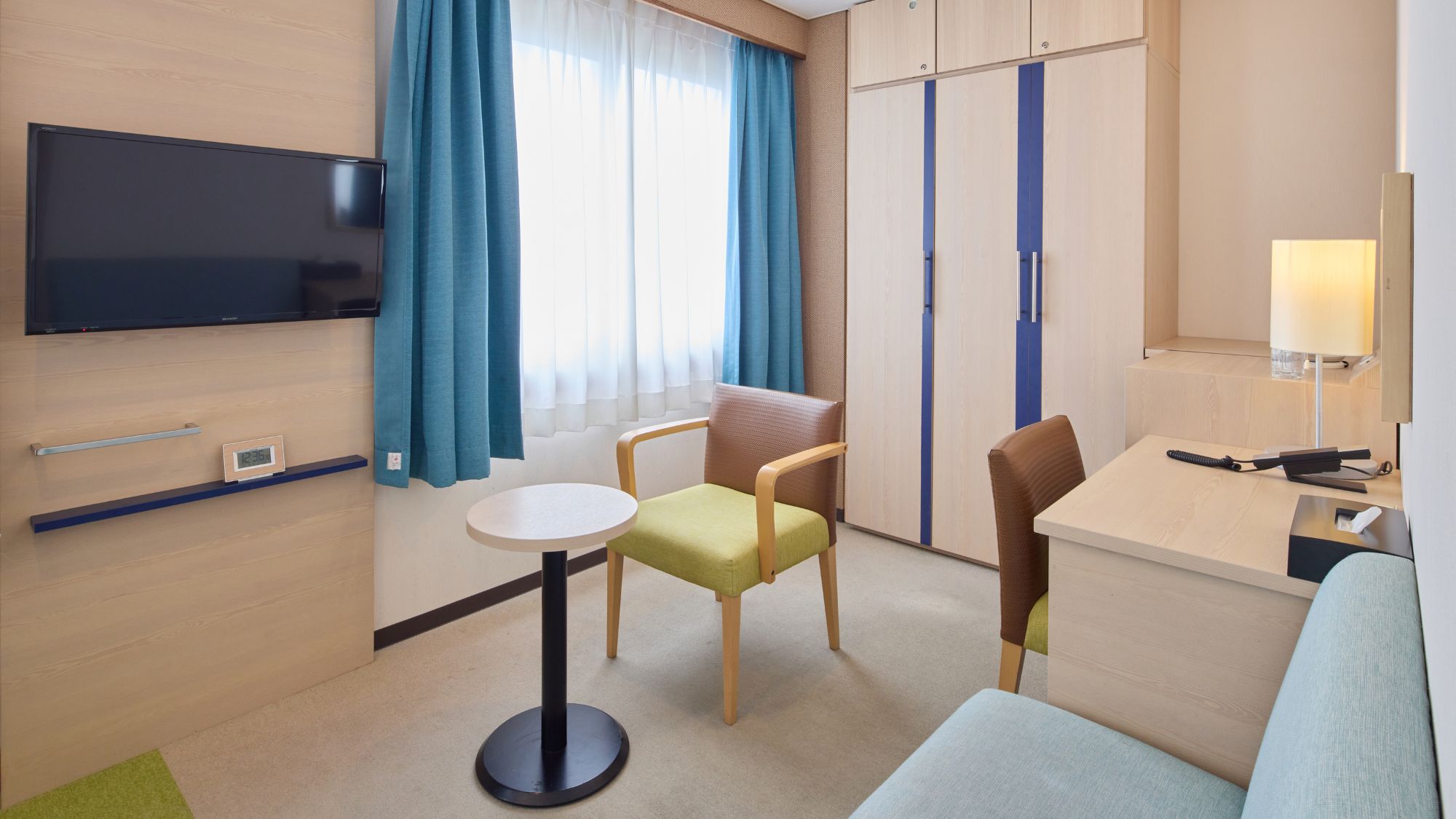 【メインタワー】エコノミーツインルームL字型の空間を活かしたっぷりスペースの洋室