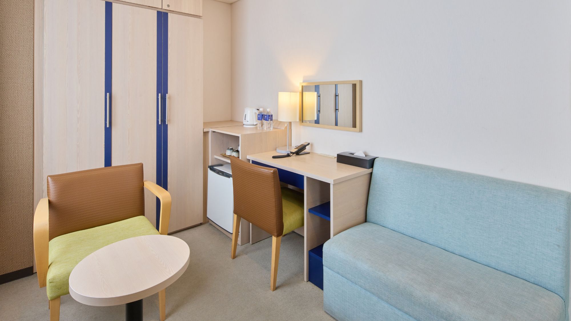 【メインタワー】エコノミーツインルームL字型の空間を活かしたっぷりスペースの洋室