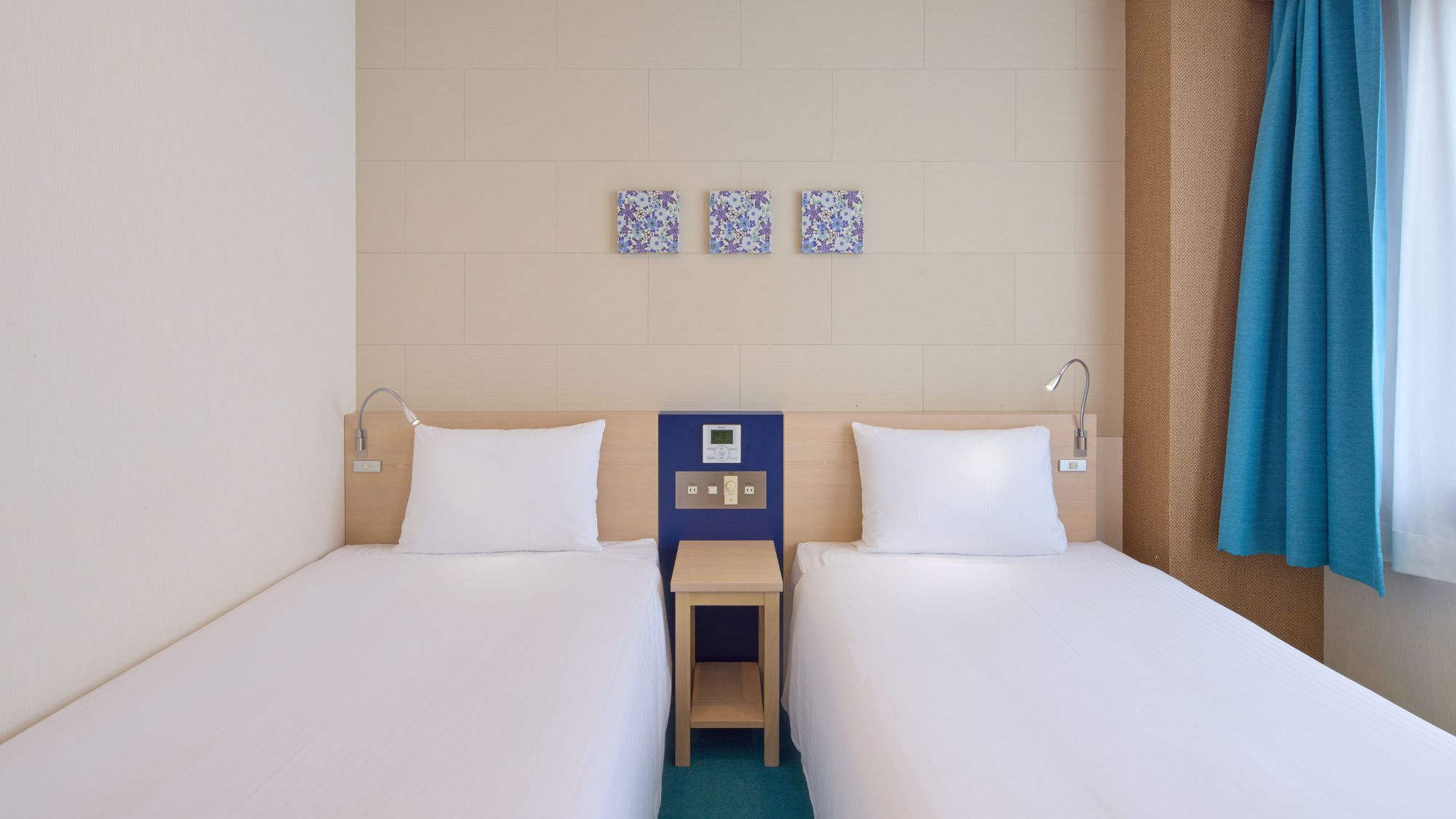 【メインタワー】エコノミーツインルームL字型の空間を活かしたっぷりスペースの洋室