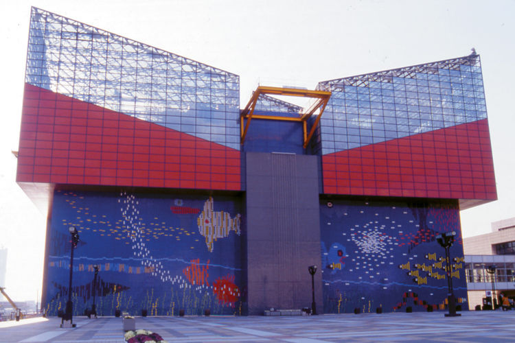 【海遊館】日本橋(千日前線)→;阿波座(中央線)→;大阪港/徒歩5分所要時間約30分