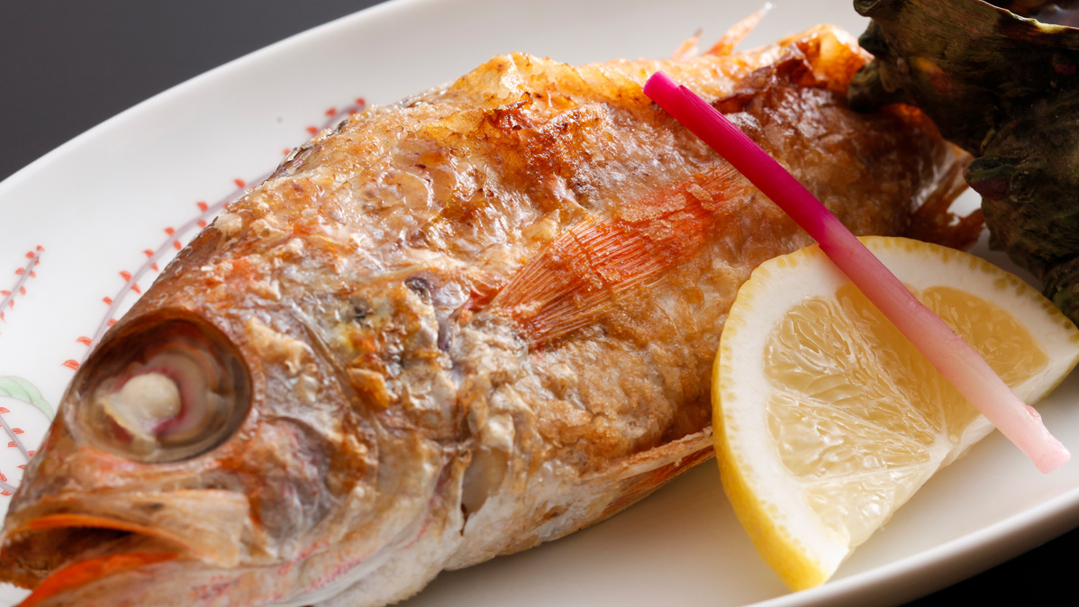 日本海の高級魚といえば、ノドグロ。シンプルに旨味が凝縮、姿一匹塩焼きで