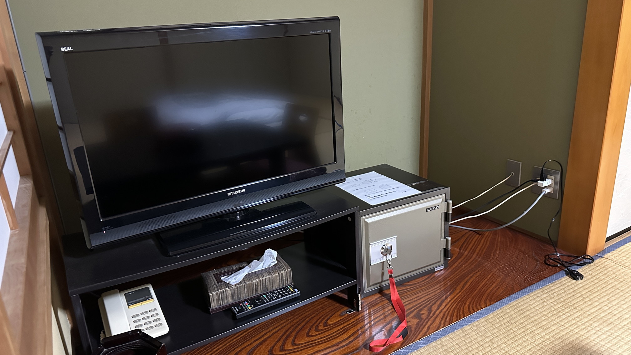 お部屋に設置のTV