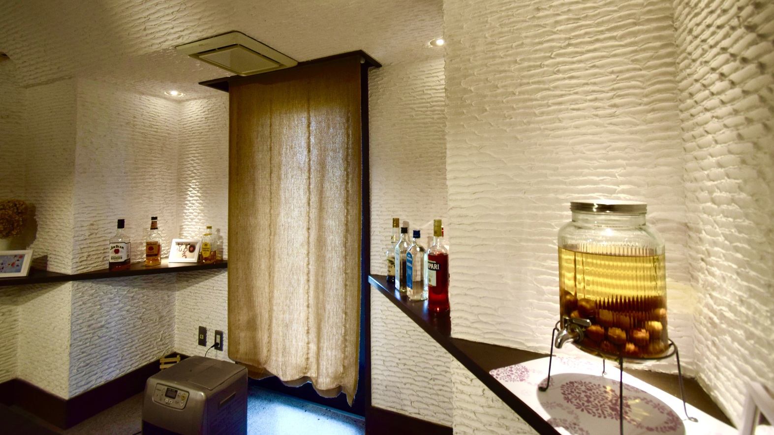 BARにはご用意しているお酒を自由にお楽しみください