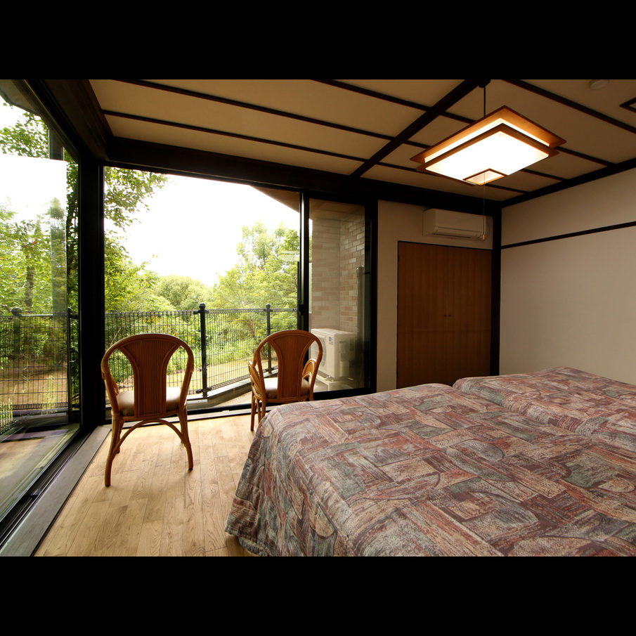 Urabandai Goshikinuma Tennen Onsen Tokiwasure Set in a prime location of Fukushima, Tokiwasure puts everything the city has to offer just outside your doorstep. The property has everything you need for a comfortable stay. All the necessary facili