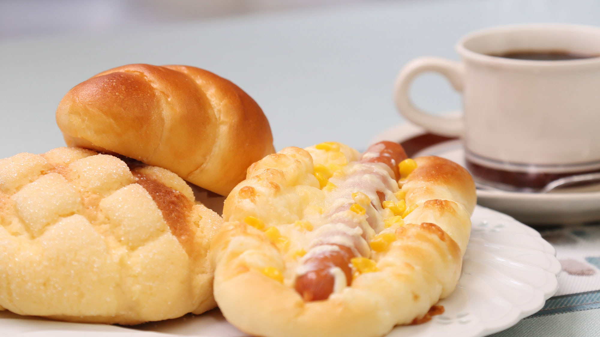 「パン工房 YU-JIN」の焼き立てパンを朝食で♪