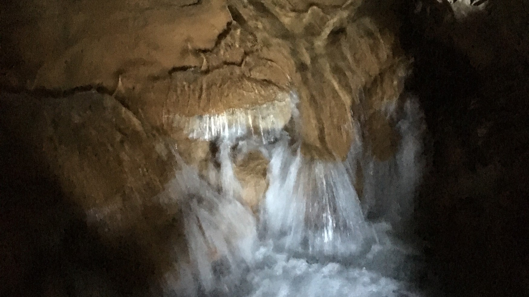 観光秋芳洞洞内地下川