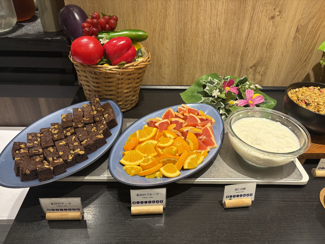 デザート(ケーキ・フルーツ2種・杏仁豆腐)