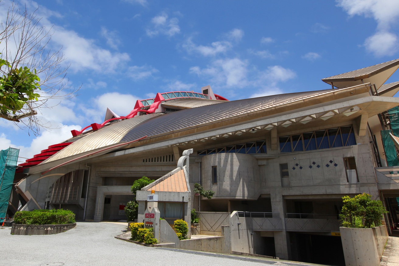 沖縄県立武道館：ホテルから車で7分