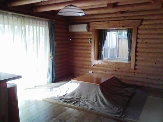 「柊」リビング、冬場はこたつ仕様・・・