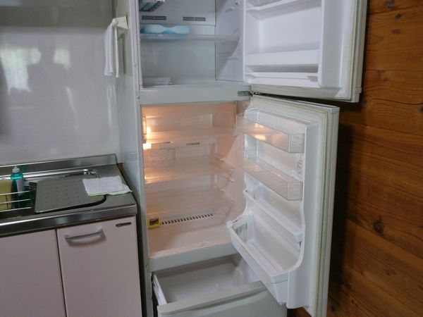 コテージ内の冷蔵庫