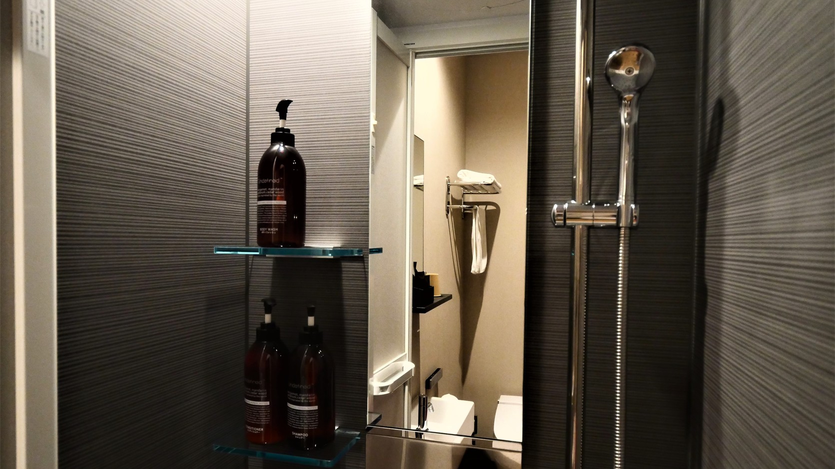 【客室／シャワールーム】清潔感抜群のシャワールームを全室に完備