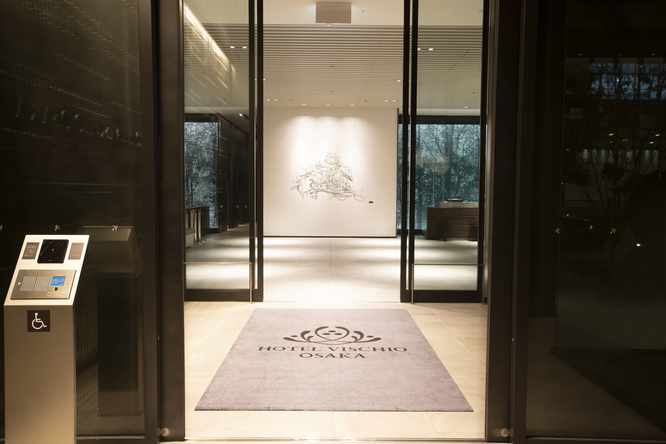 1F 大阪の景観をモチーフにしたシンボルアート