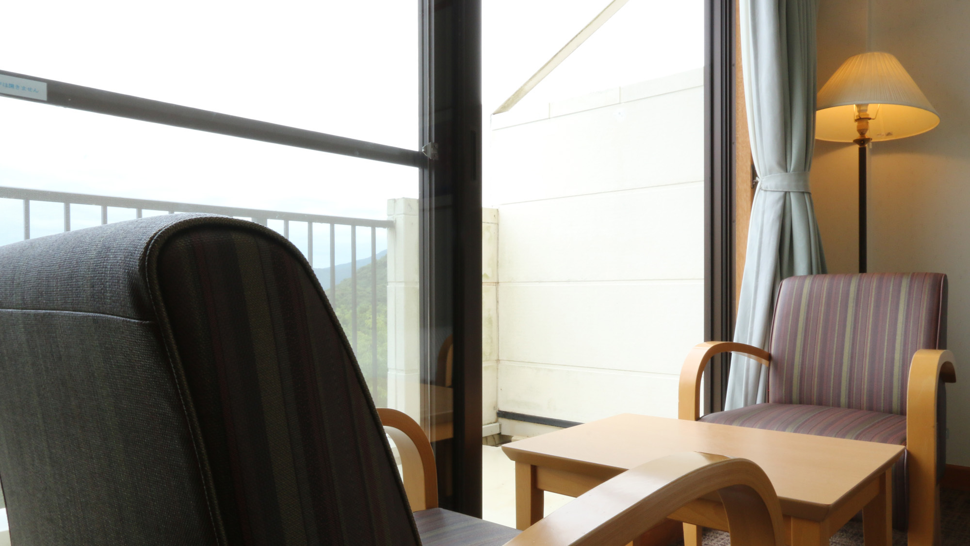 【別館ロッジ】潮の香りを満喫できるお部屋で、若い方々にも人気です。