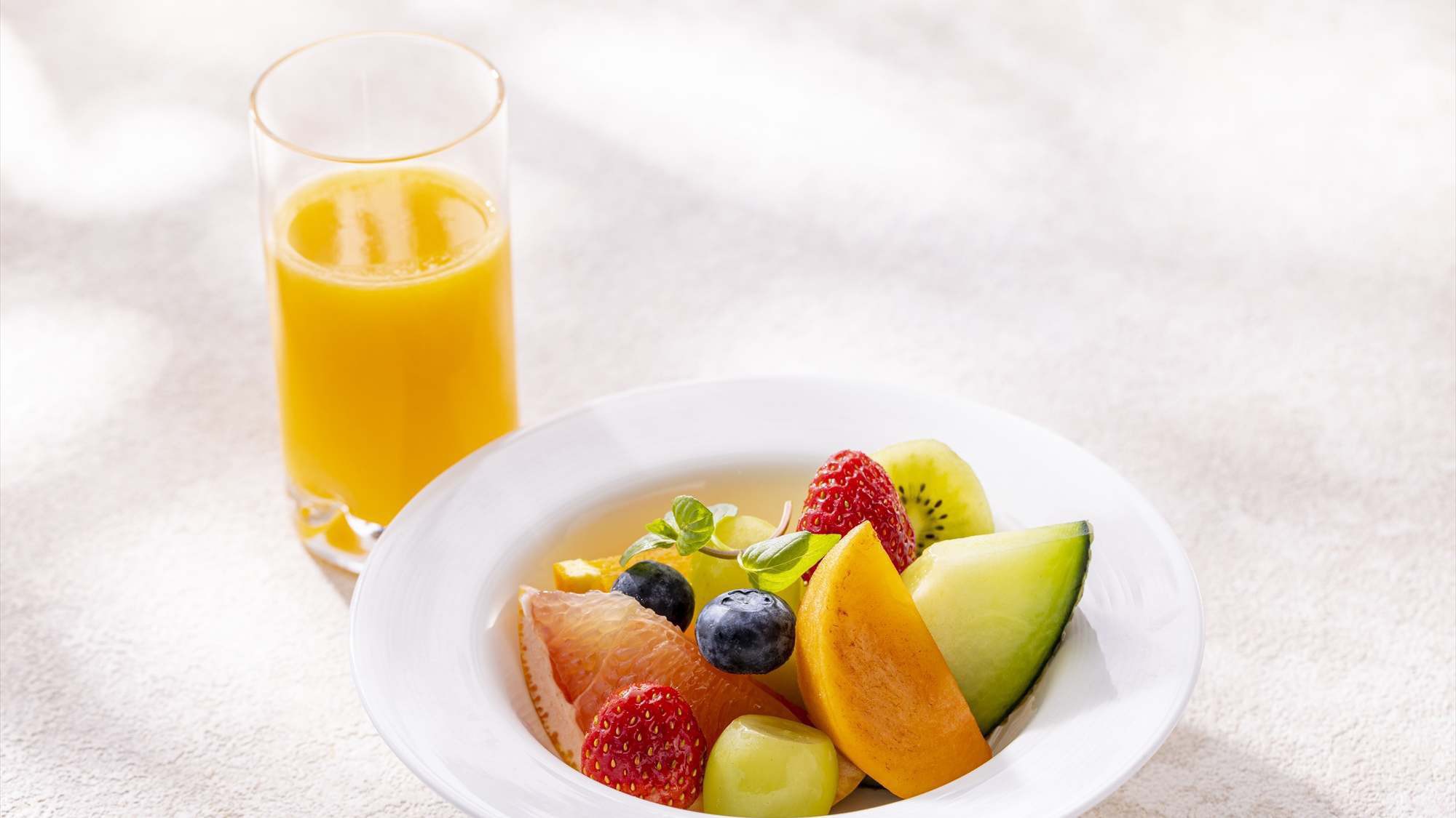 ご朝食一例｜フルーツ&フレッシュジュース