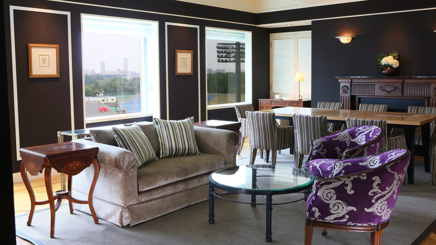 Royal Suite｜スイートルームの客室はよりエレガントに上質な大人の空間へと導きます。