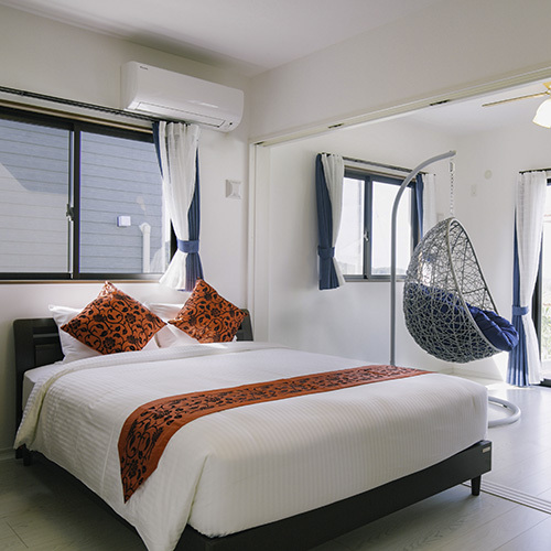 *［客室一例］簡易ベッドやお布団は、窓側のお部屋でご利用下さい。