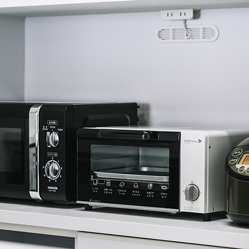 *［キッチン］冷蔵庫・トースター・電子レンジ・湯沸しポット、食器一式も完備