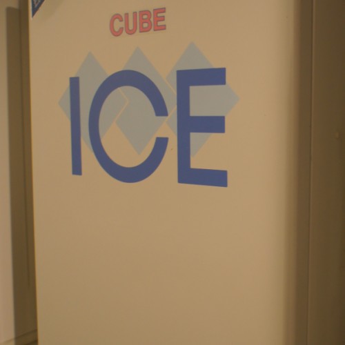 ７階には製氷機がございます。ご自由に氷をお部屋にお持ちください
